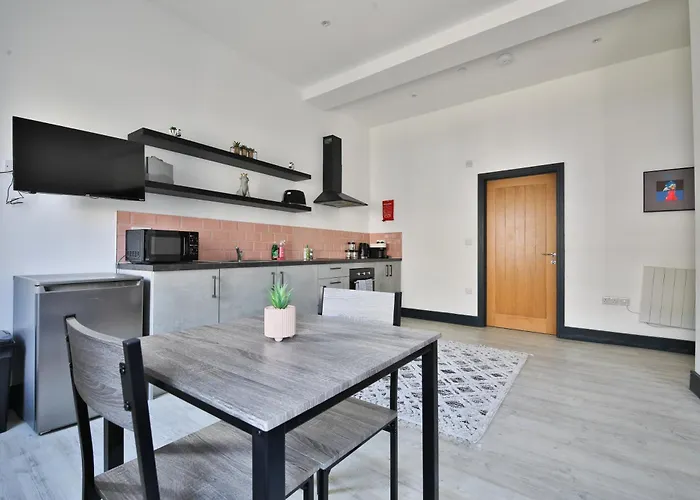 Stayright Elegant Kingsway Studio #5 - Central Location