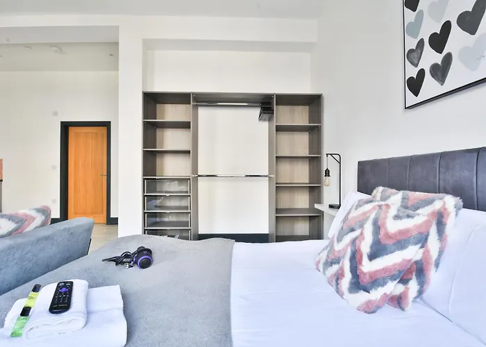 Stayright Elegant Kingsway Studio #5 - Central Location