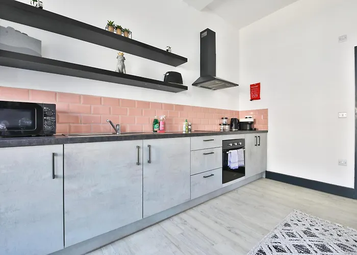 Stayright Elegant Kingsway Studio #5 - Central Location